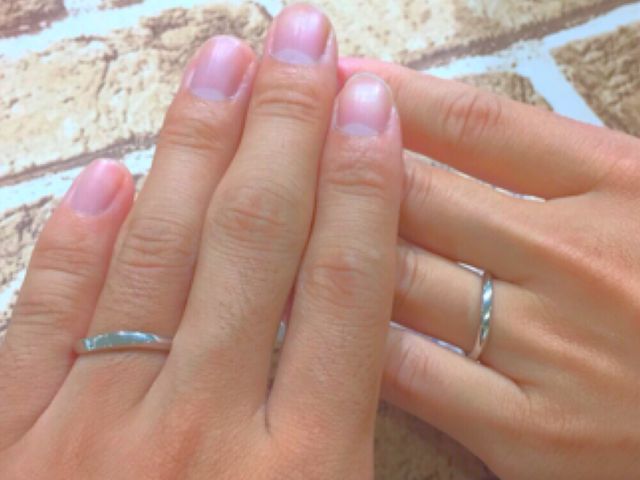 結婚指輪にペアで購入。太短い指にも似合うウェーブのリングです