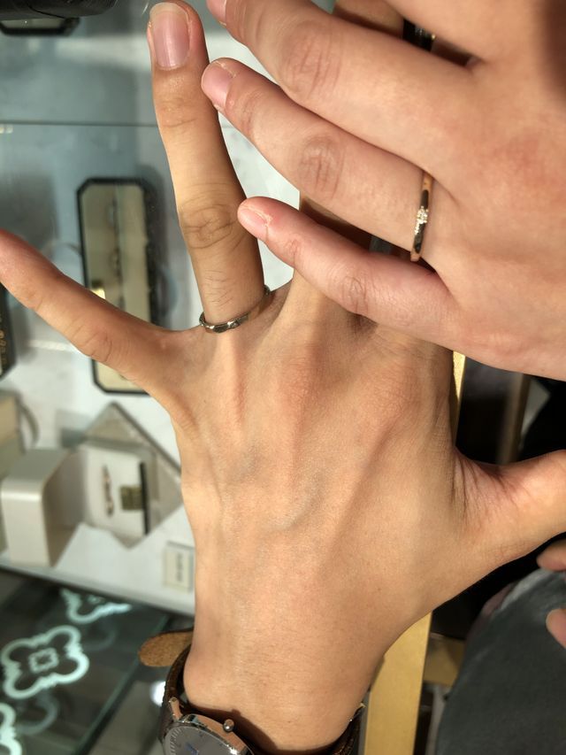 ロゼチナという珍しい素材の指輪です。