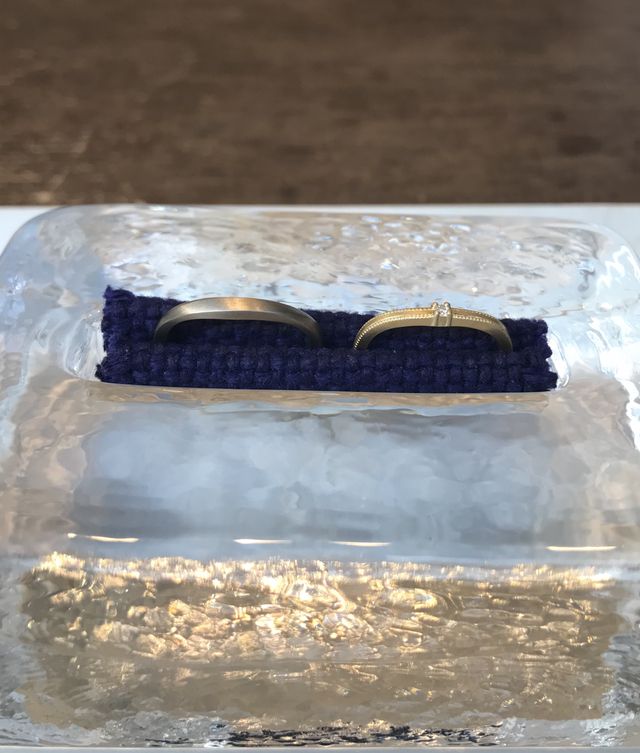 二人それぞれの個性で作ったリング♪面を変えるとお揃い感出ます