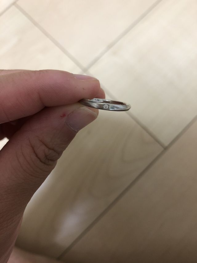 日常生活でもほぼ外す事がないので、シンプルなものにしました。