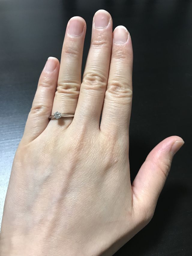 王道の婚約指輪です。