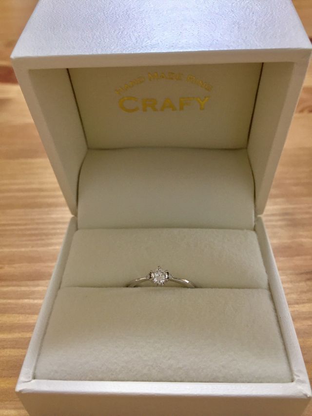 婚約指輪です。