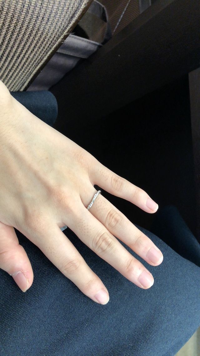 デザインとキラキラ輝くダイヤに惹かれて購入しました