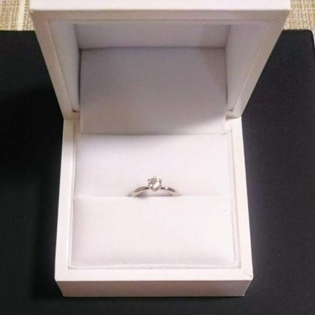 王道の立て爪デザイン