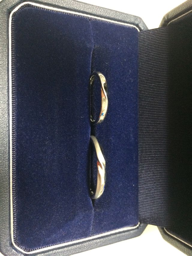 男性リングはつや消し加工を入れています