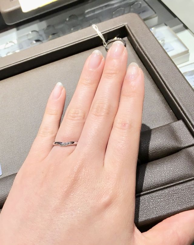 ずっとVラインの指輪が欲しかったため試着！