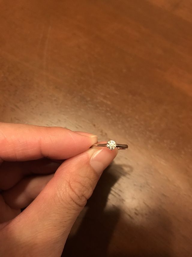 一粒ダイヤです。