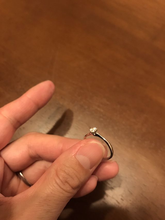 華奢なクラシカルな形です。