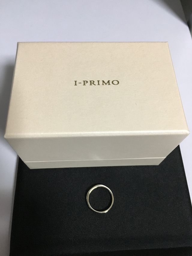 シンプルでカーブがあるモデルに。