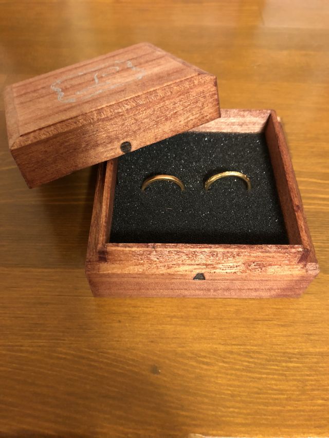 左: LMA004 &ndash; Loop Wedding Ring