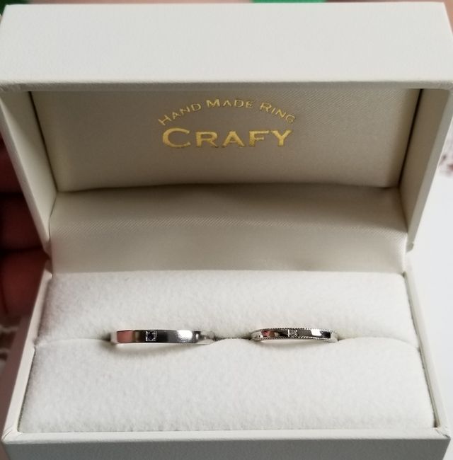 宅配便で、リングケースに入って送ってくださいました。