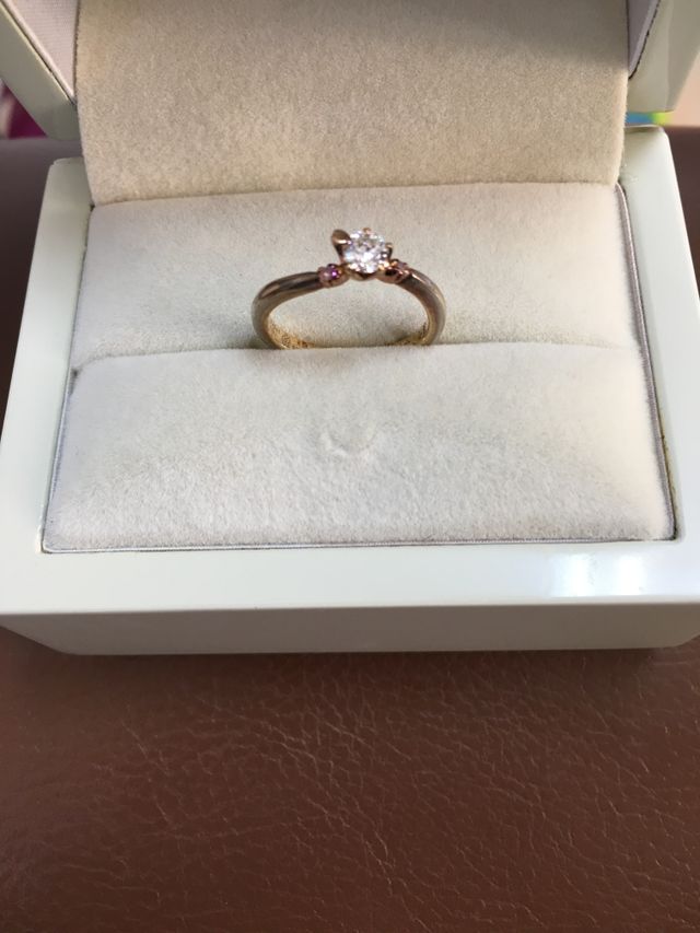 婚約指輪です