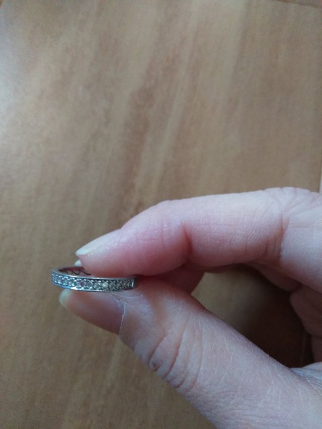 ハーフエタニティリングです