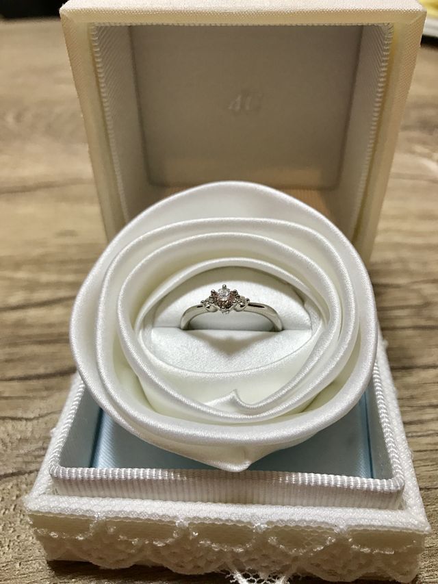 プローポーズの時には可愛い箱に入ったまま渡してくれました