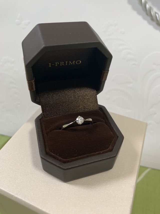 0.2カラット、カラーグレードはE、透明度はVVS2