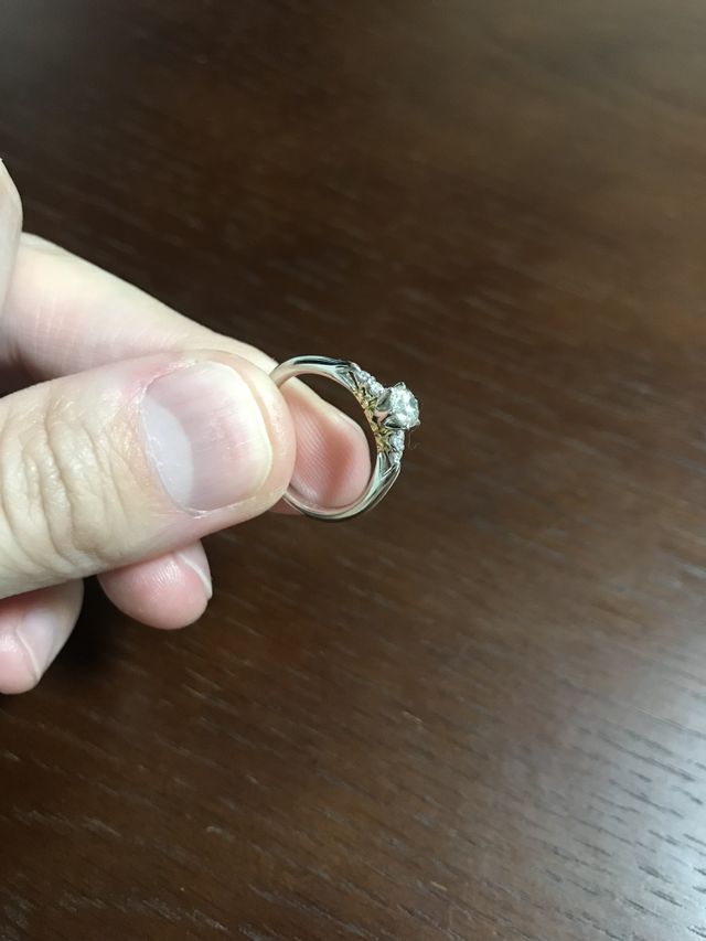 エクセルコダイヤモンドの婚約指輪です