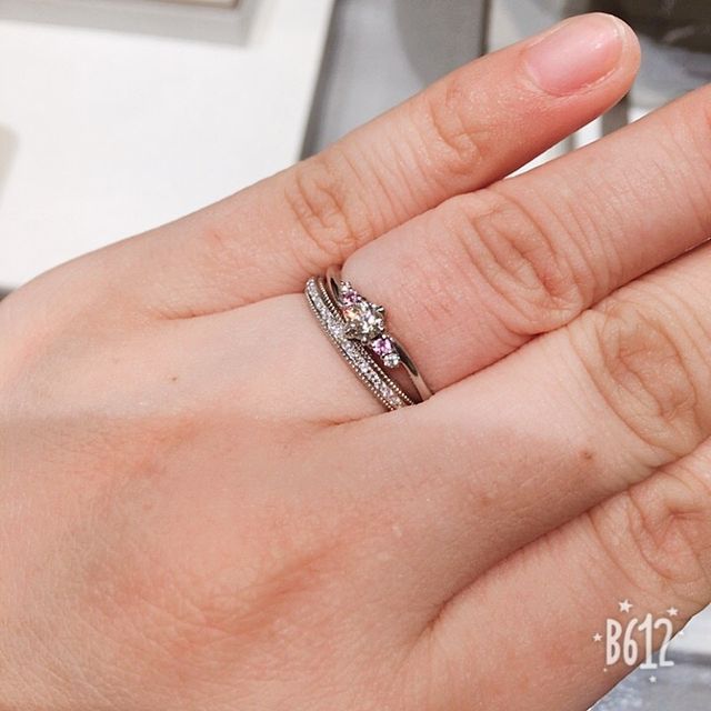 婚約指輪との重ねづけでの相性を確認しました！
