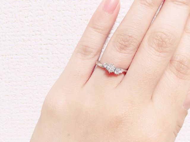 華奢ながら小さな華があるようでとても気に入っています。