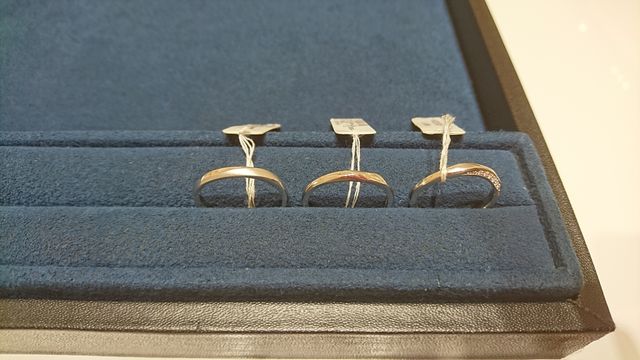 最後の2点に絞ったものです。(一番左は男性もの)