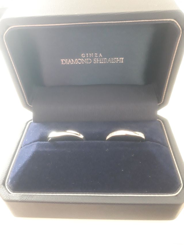 結婚指輪です。キラキラして綺麗です。大事にはめています。