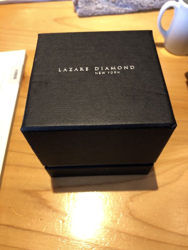 専用の箱の中にプロポーズ用の箱が入ってます！