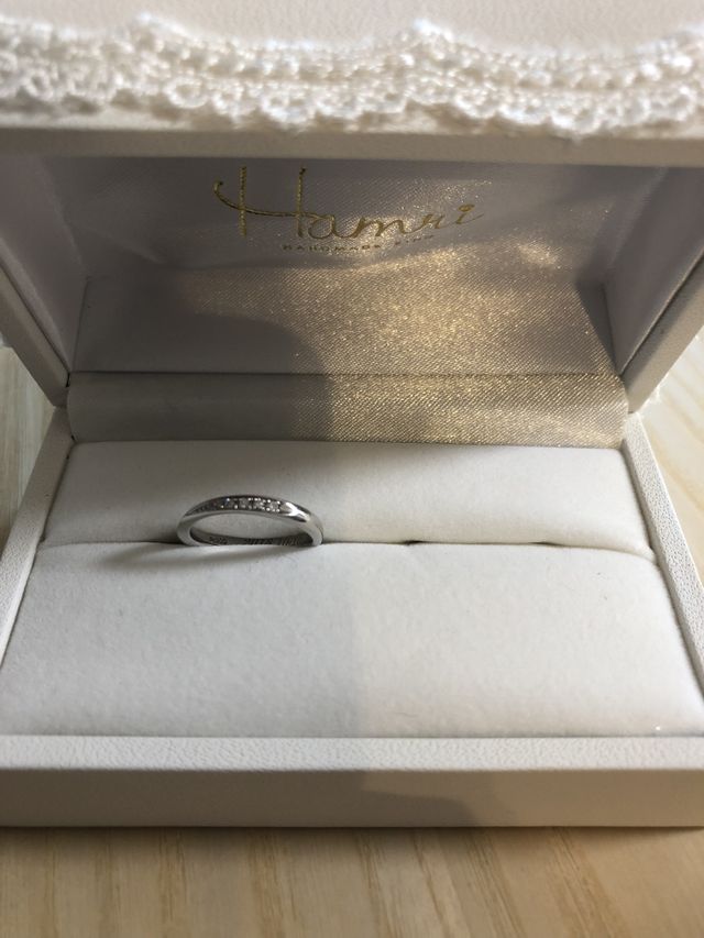 指輪にねじりとダイヤモンドを入れました。