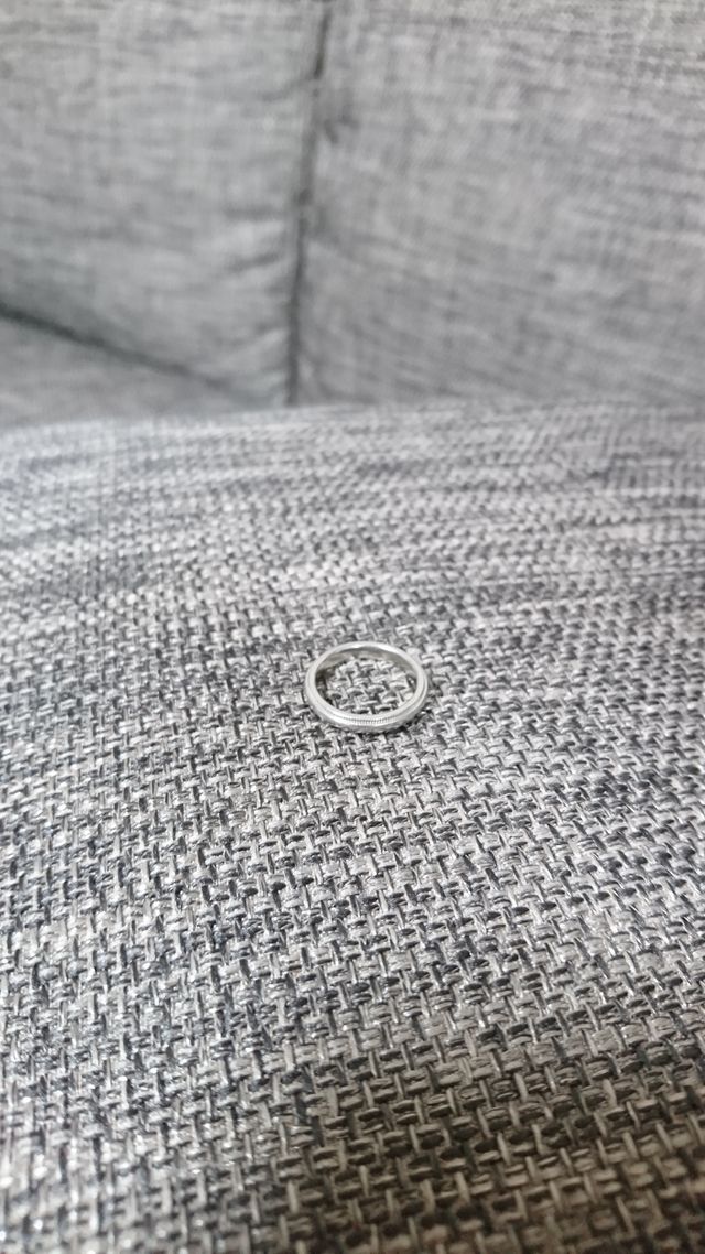 毎日つけるものなのでシンプルなデザインを。