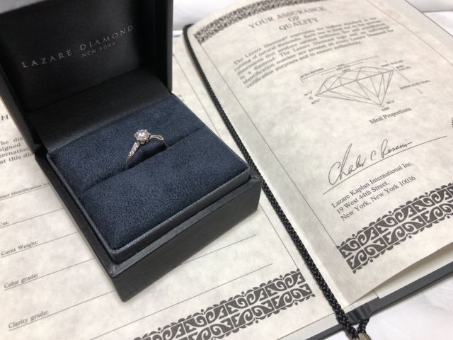 ダイヤモンド証明書と一緒に。クーパーズというデザインです。