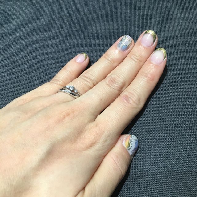 婚約指輪と結婚指輪の間に少し隙間は空きます