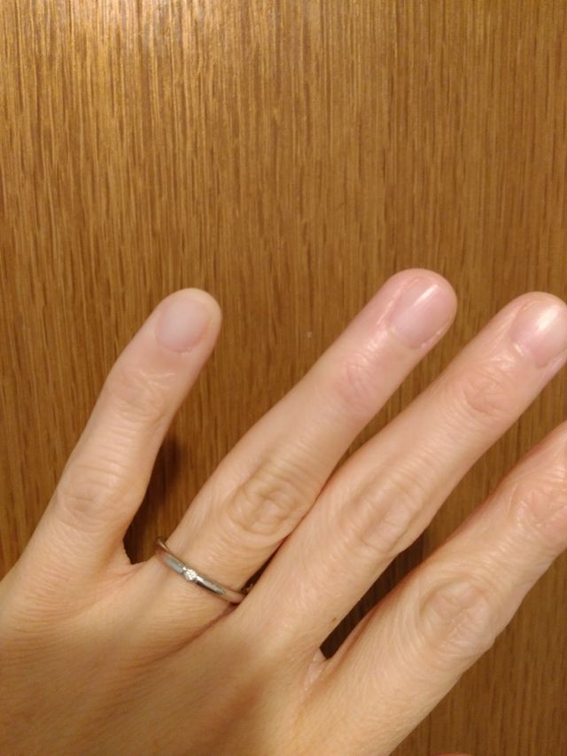 真ん中のダイヤがさりげなく輝いてきれいです