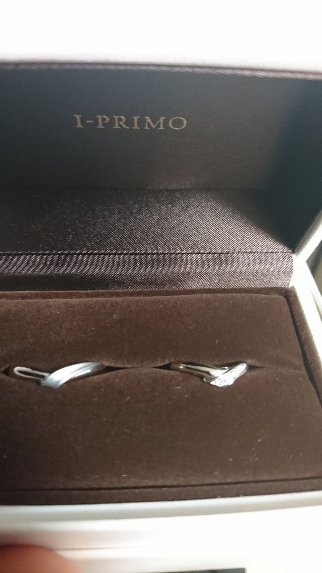 彼女と二人で選んだデザインとメーカーで対応してくれ女性も親身