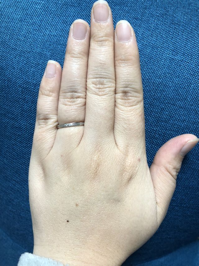 実際に色々な指輪をはめてみないと似合う指輪がわからない！