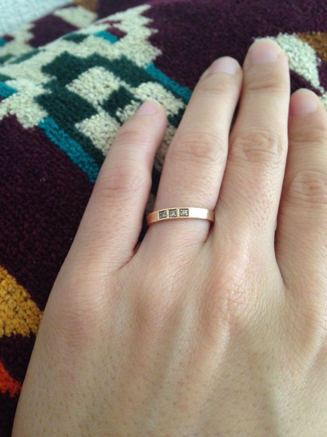 女性用を着けた写真です。