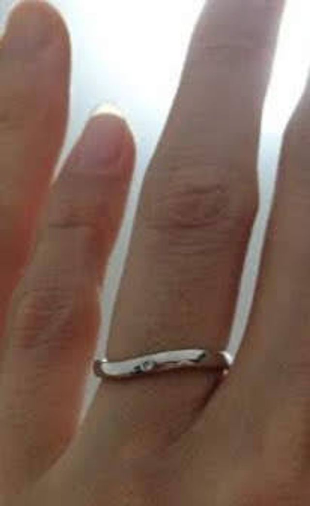 マリッジリング 波ライン