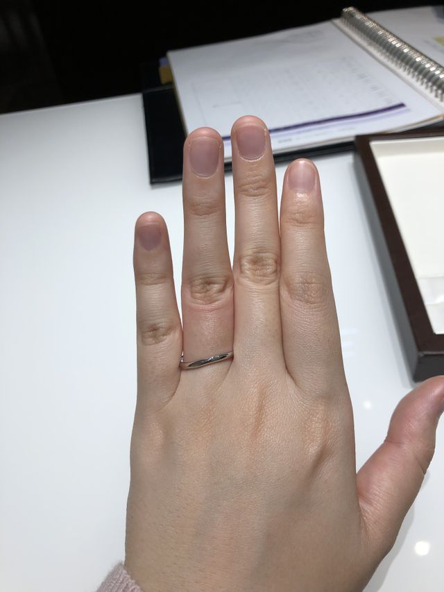 シンプルで付けやすいです。