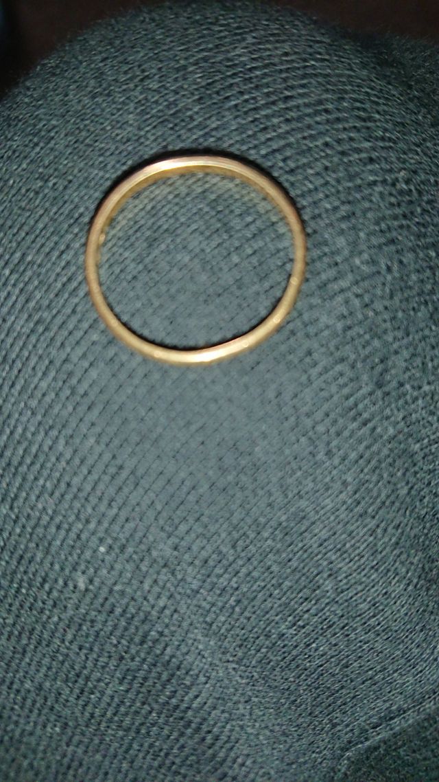 カルティエのイエローゴールドの指輪です。