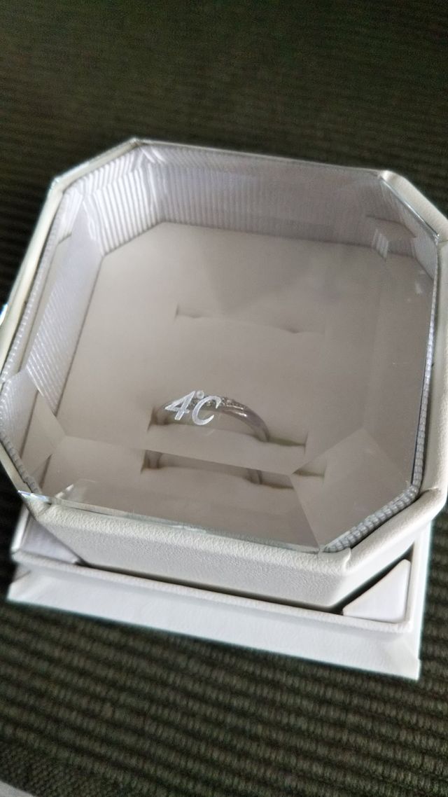 箱の蓋はガラス製でした