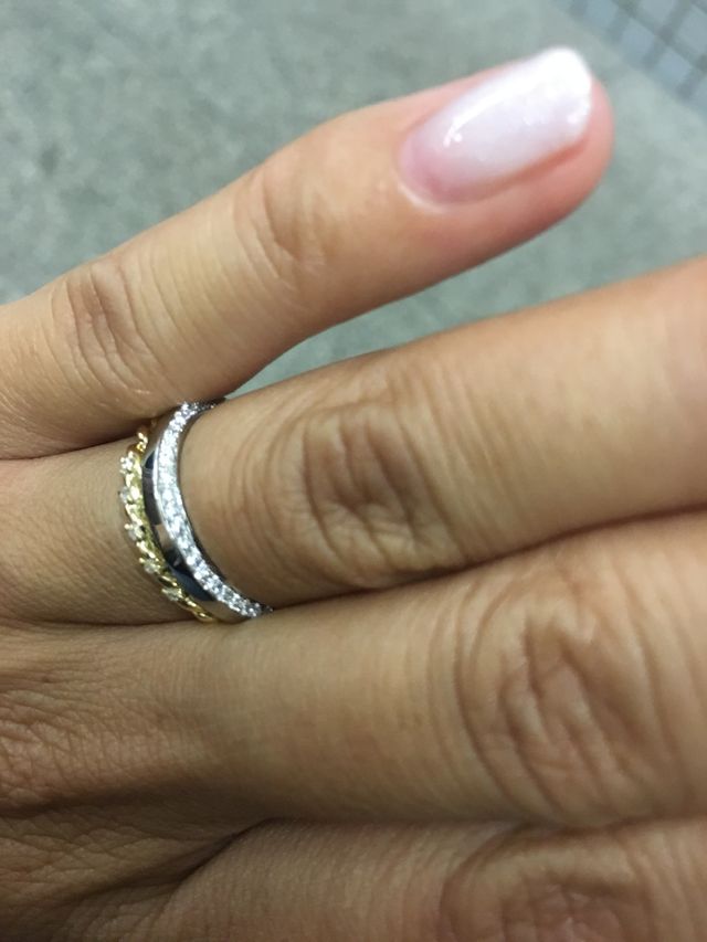 重ね付け用にゴールドのリングも作りました。