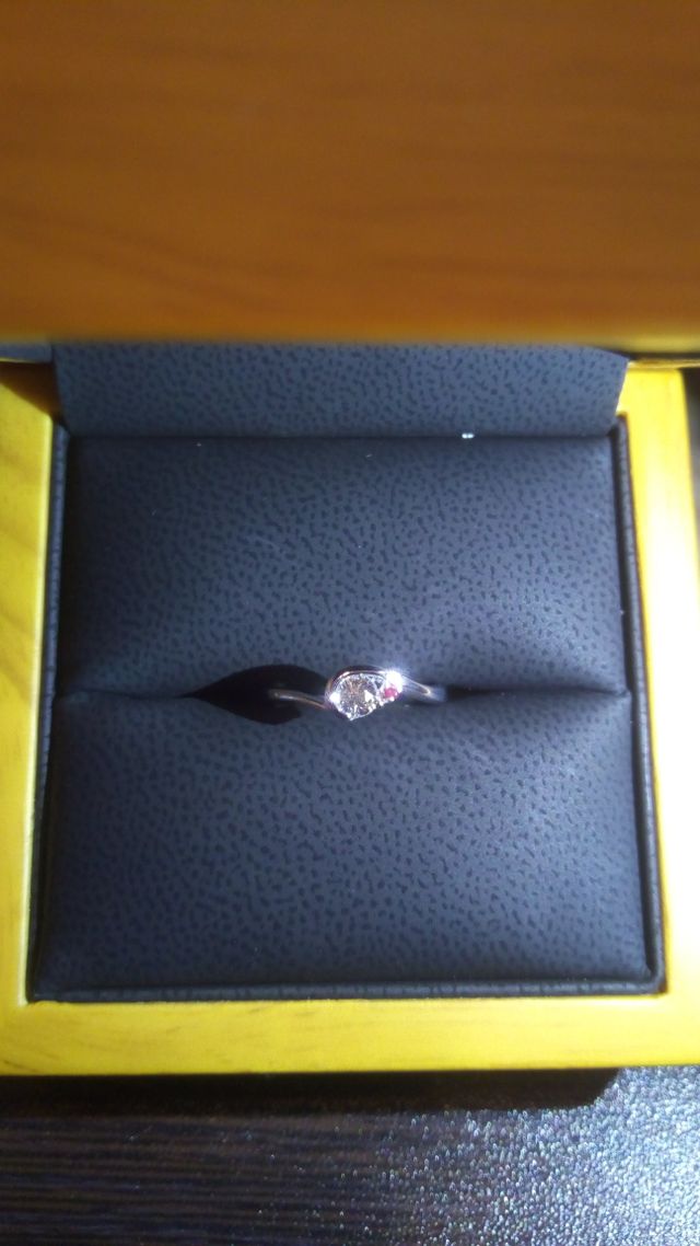 婚約指輪です。
