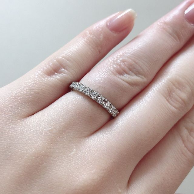 0.5カラットのハーフエタニティです。