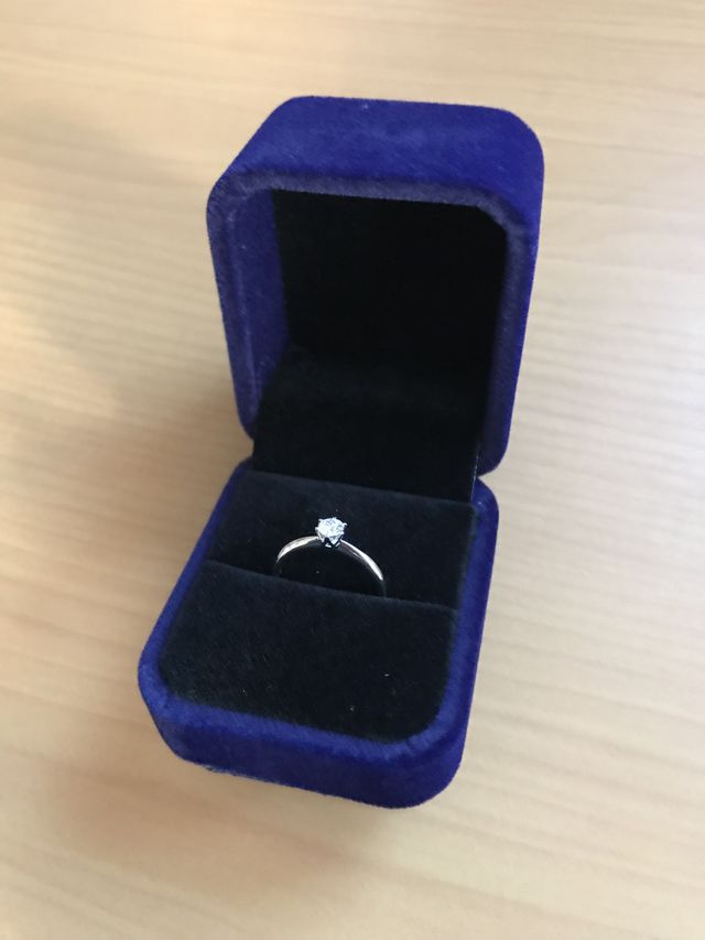 0.25カラットのダイヤモンド。質重視で購入。