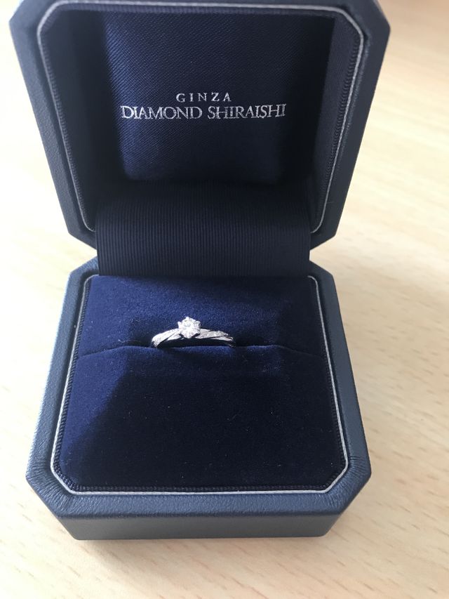 リングのカーブがとても美しく、どの角度から見ても綺麗です