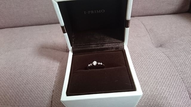 婚約指輪のトゥインクル。