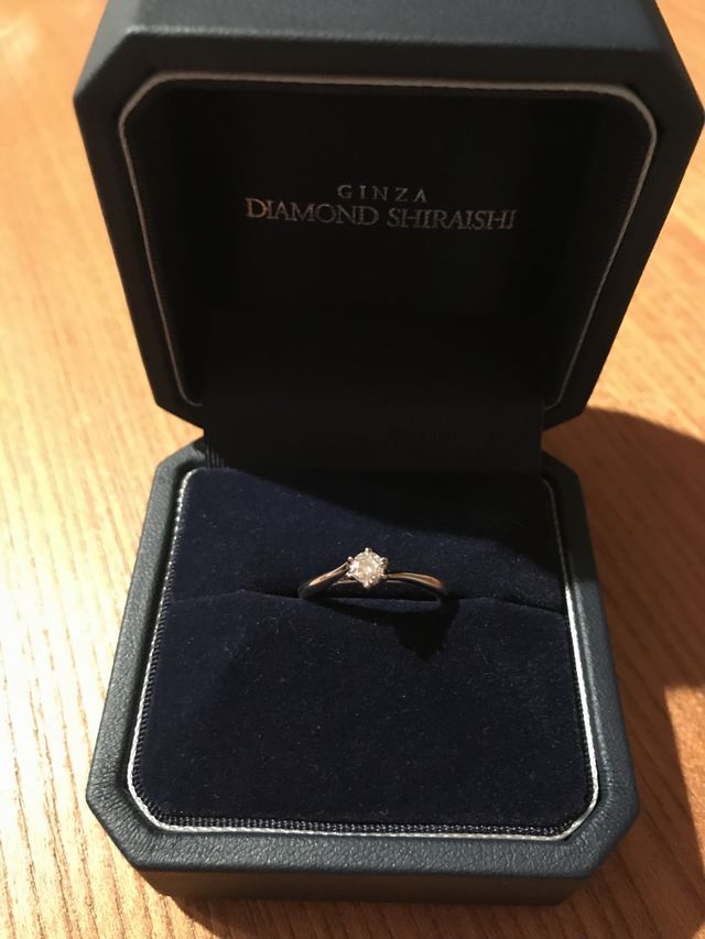 シンプルな指輪で一層ダイヤモンドの輝きが引き立ちました。