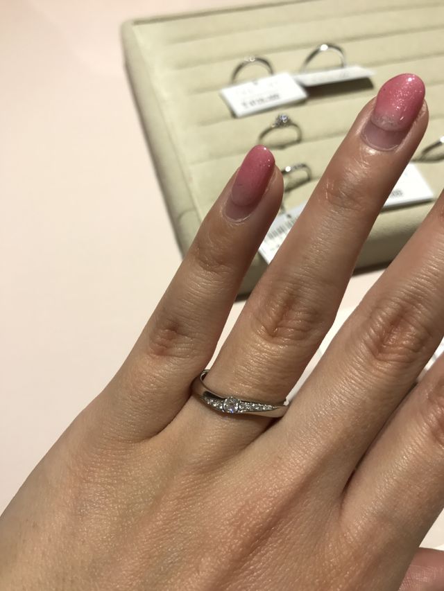 浅めのV字ライン。