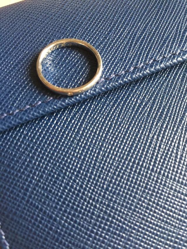 ひとつだけダイヤを入れてもらいました。