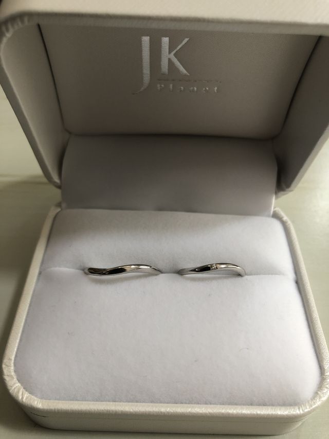 ウエーブの細身のリング