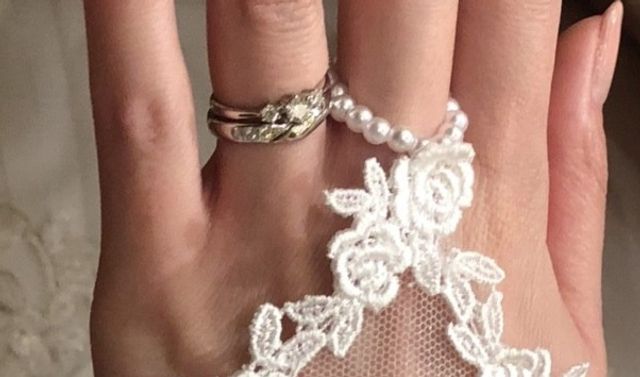 上が婚約指輪、下が結婚指輪。