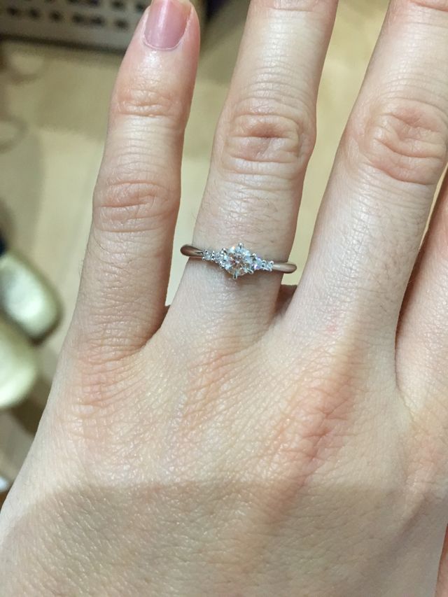 婚約指輪です