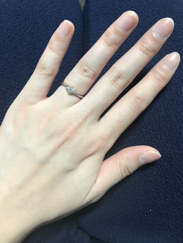 12月にプロポーズでプレゼントした婚約指輪。